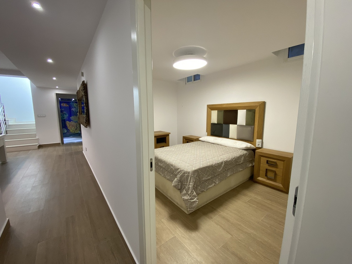 For sale - 5 Bedroom 4 Bathroom House - Detached Villa in Orihuela - Dehesa de Campoamor  - Alicante