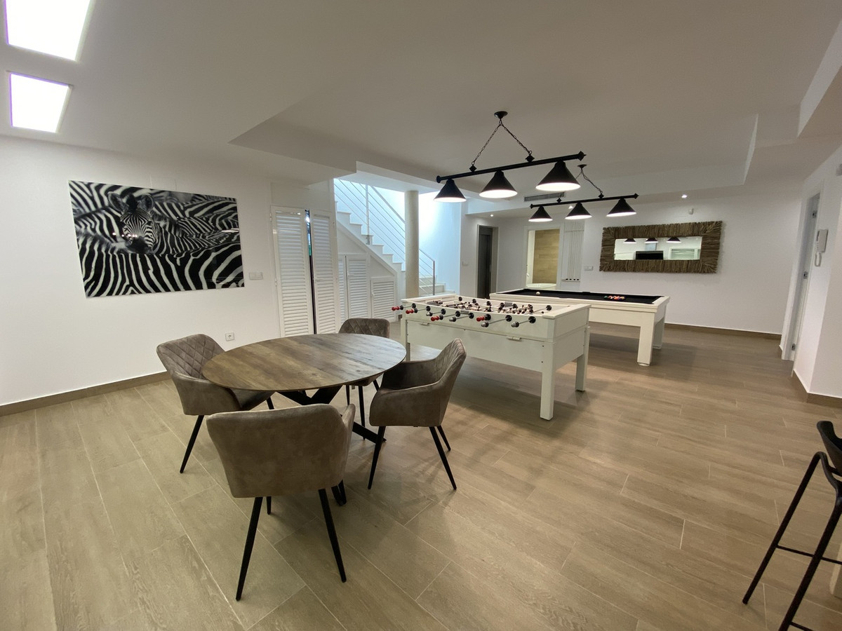 For sale - 5 Bedroom 4 Bathroom House - Detached Villa in Orihuela - Dehesa de Campoamor  - Alicante