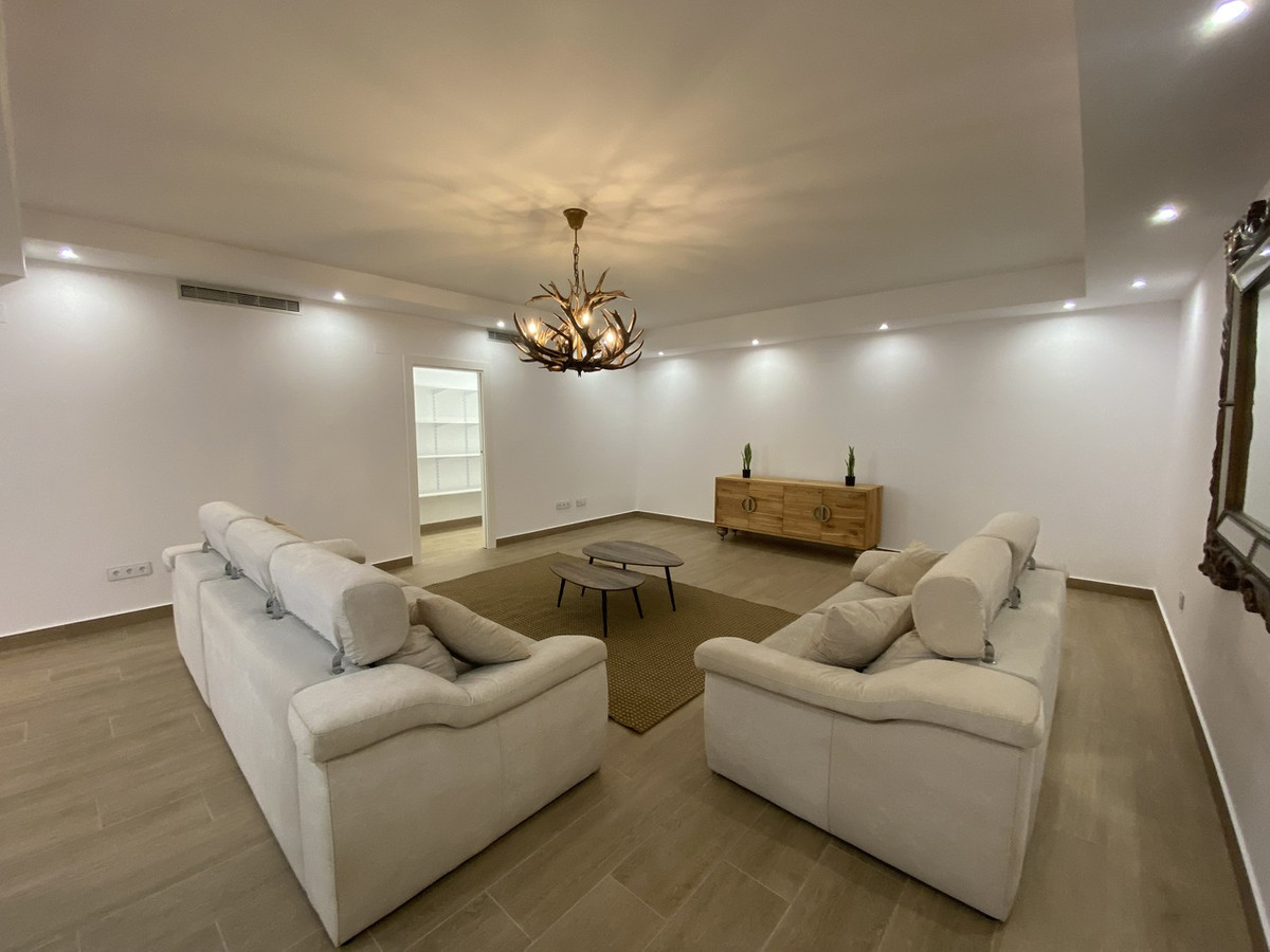 For sale - 5 Bedroom 4 Bathroom House - Detached Villa in Orihuela - Dehesa de Campoamor  - Alicante