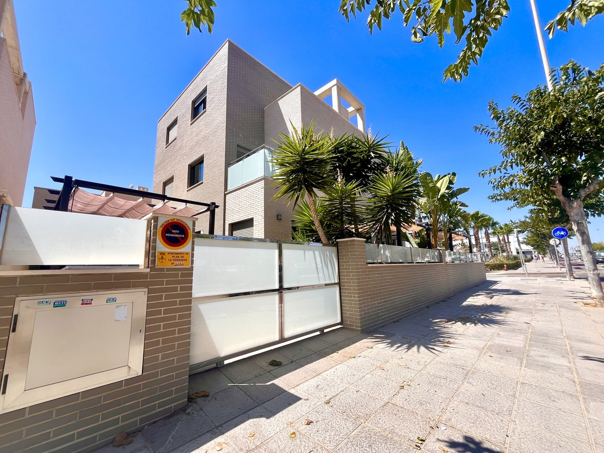 For sale - 4 Bedroom 4 Bathroom House - Detached Villa in Pilar de la Horadada - Torre de la Horadada  - Alicante