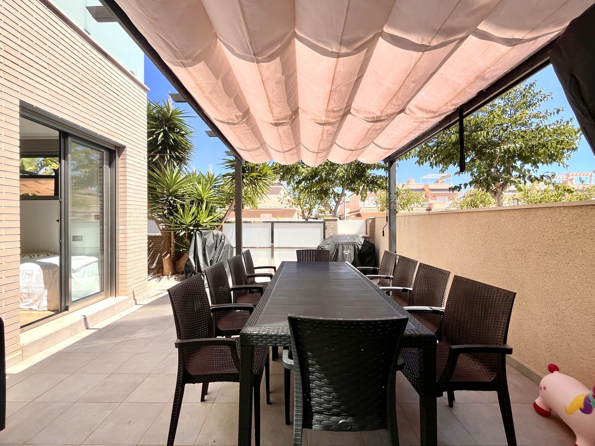 For sale - 4 Bedroom 4 Bathroom House - Detached Villa in Pilar de la Horadada - Torre de la Horadada  - Alicante