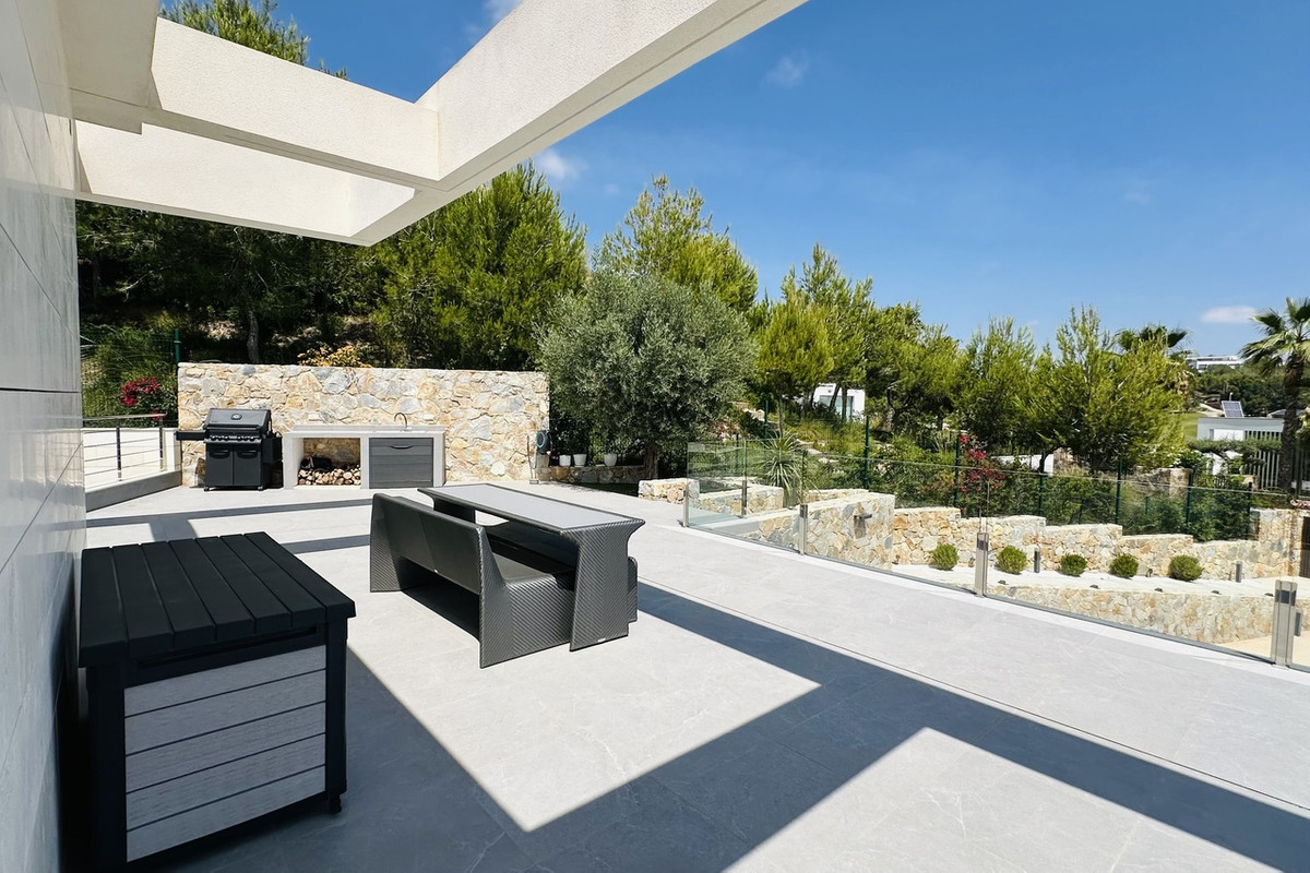 For sale - 6 Bedroom 4 Bathroom House - Detached Villa in Orihuela - Las Colinas Golf  - Alicante