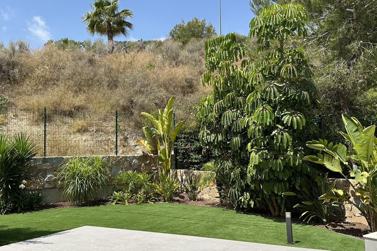 For sale - 6 Bedroom 4 Bathroom House - Detached Villa in Orihuela - Las Colinas Golf  - Alicante