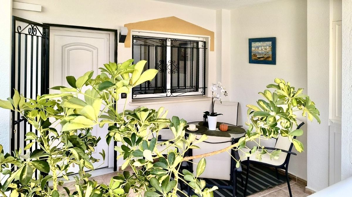 For sale - 3 Bedroom 2 Bathroom Townhouse in Playa Flamenca - Los Altos  - Alicante