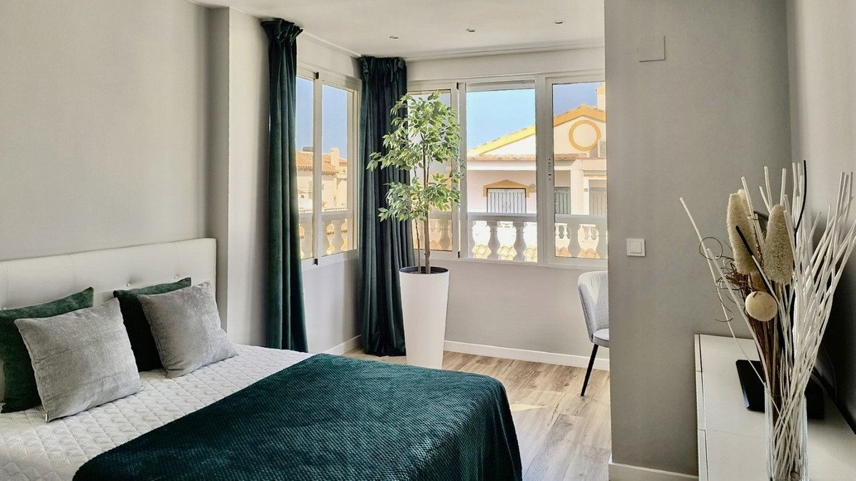For sale - 3 Bedroom 2 Bathroom Townhouse in Playa Flamenca - Los Altos  - Alicante