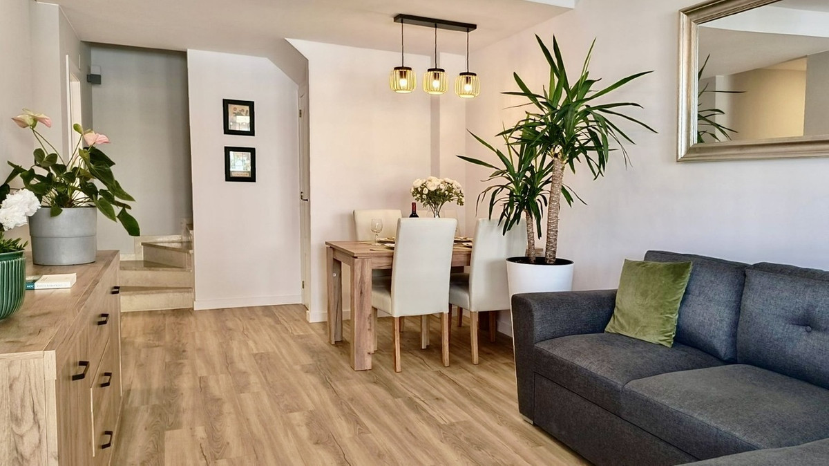 For sale - 3 Bedroom 2 Bathroom Townhouse in Playa Flamenca - Los Altos  - Alicante