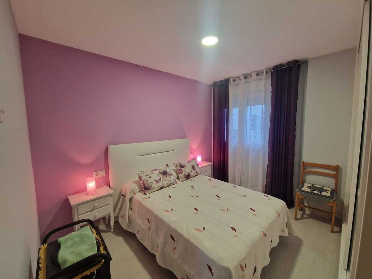 For sale - 3 Bedroom 1 Bathroom Apartment - Middle Floor Apartment in Torrevieja - Torrevieja Centro  - Alicante