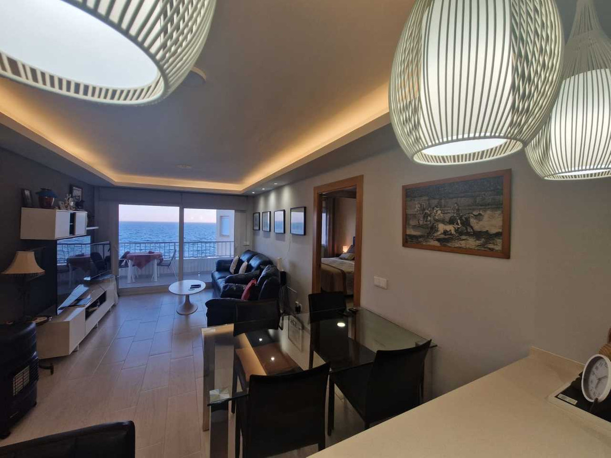 For sale - 3 Bedroom 1 Bathroom Apartment - Middle Floor Apartment in Torrevieja - Torrevieja Centro  - Alicante