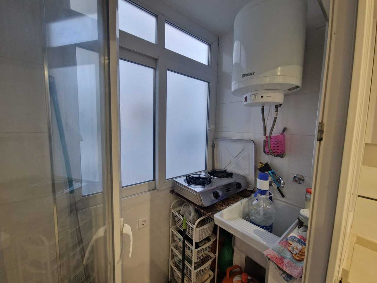 For sale - 3 Bedroom 1 Bathroom Apartment - Middle Floor Apartment in Torrevieja - Torrevieja Centro  - Alicante