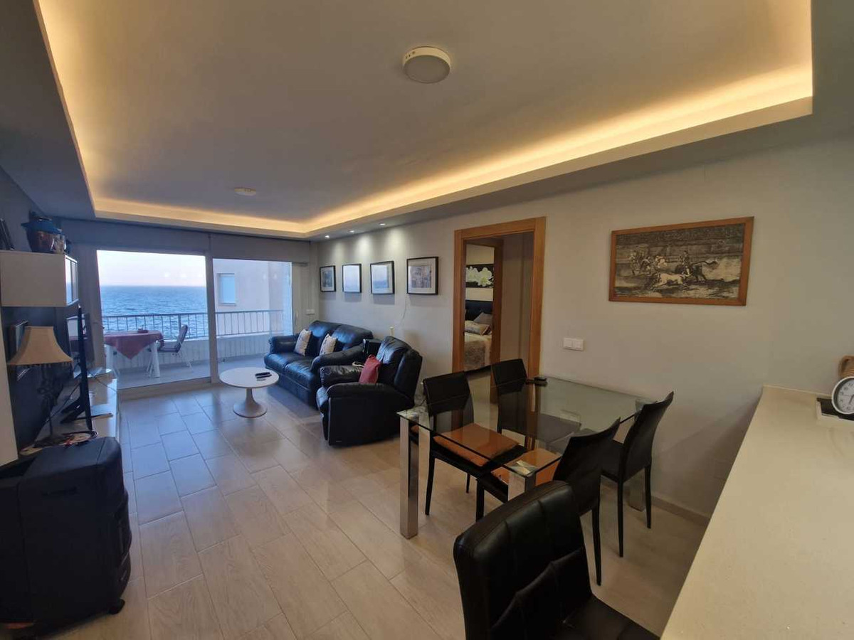 For sale - 3 Bedroom 1 Bathroom Apartment - Middle Floor Apartment in Torrevieja - Torrevieja Centro  - Alicante