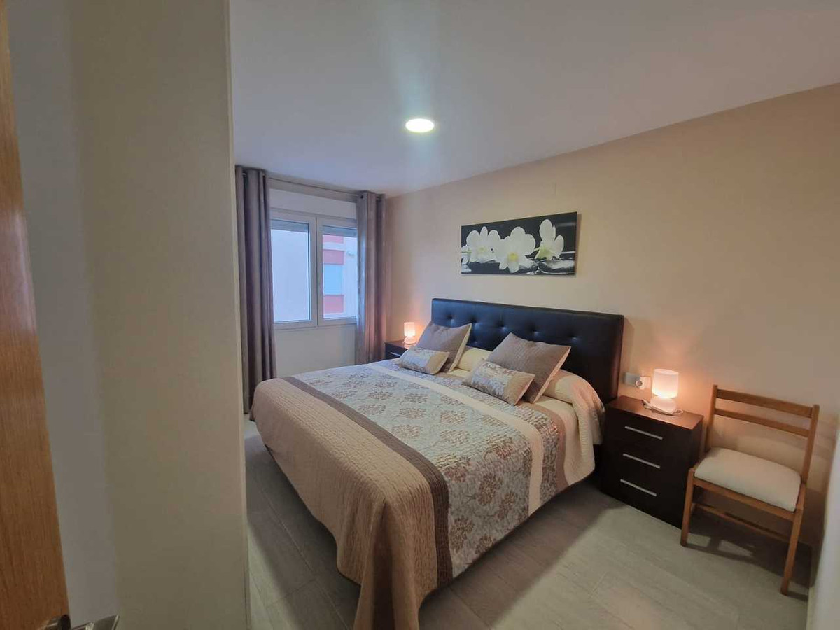 For sale - 3 Bedroom 1 Bathroom Apartment - Middle Floor Apartment in Torrevieja - Torrevieja Centro  - Alicante