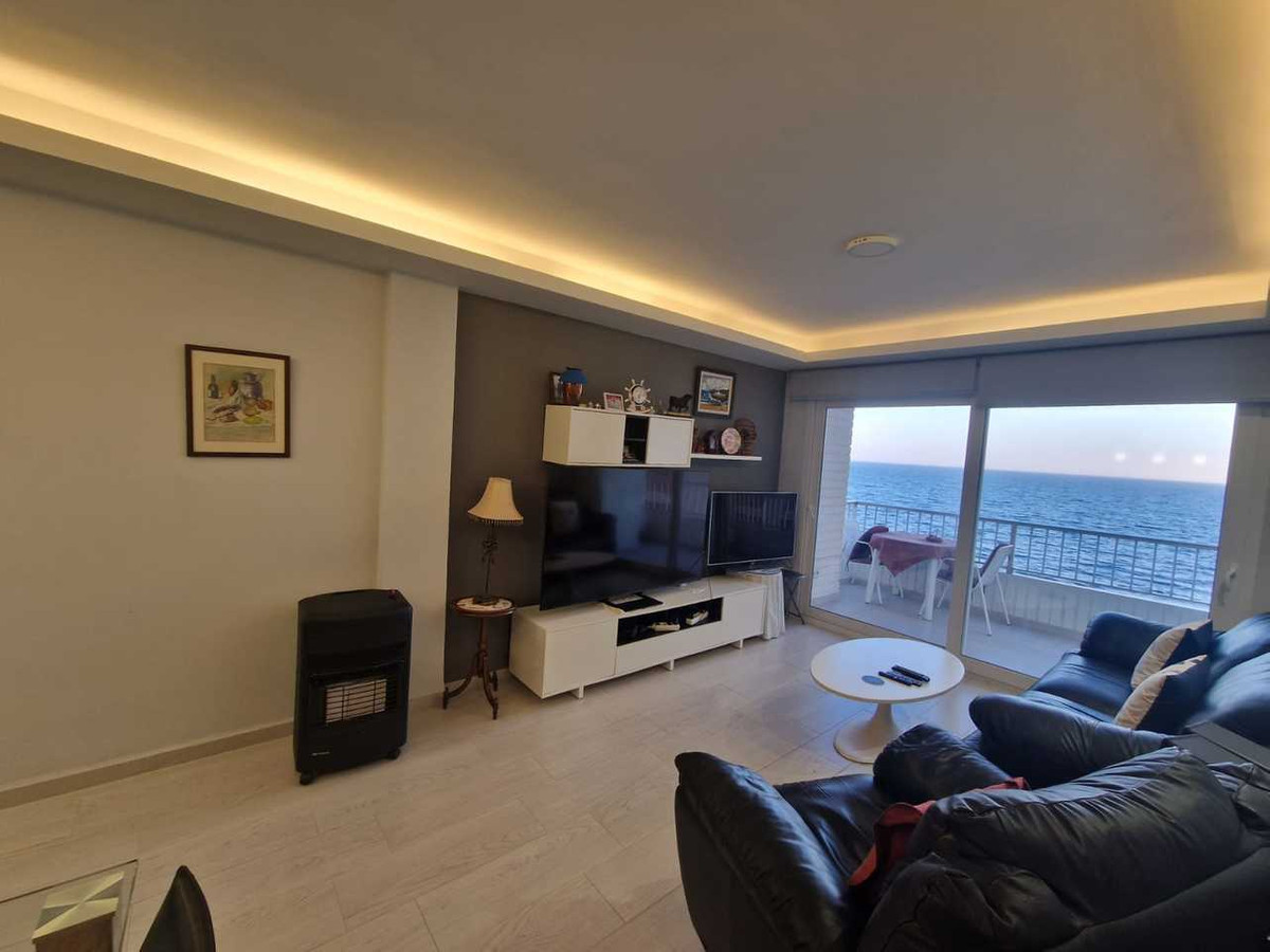 For sale - 3 Bedroom 1 Bathroom Apartment - Middle Floor Apartment in Torrevieja - Torrevieja Centro  - Alicante