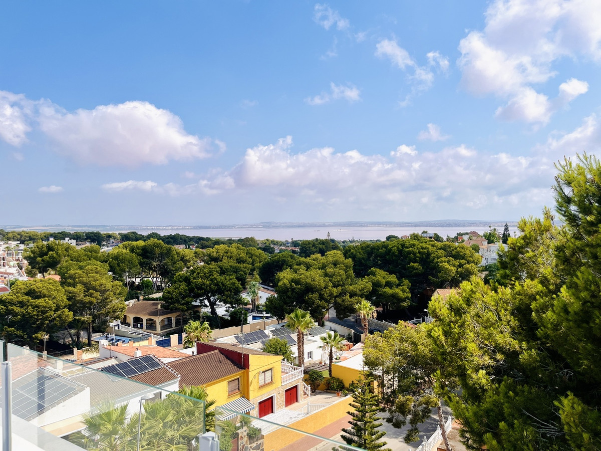 For sale - 6 Bedroom 4 Bathroom House - Detached Villa in Orihuela - Los Balcones  - Alicante