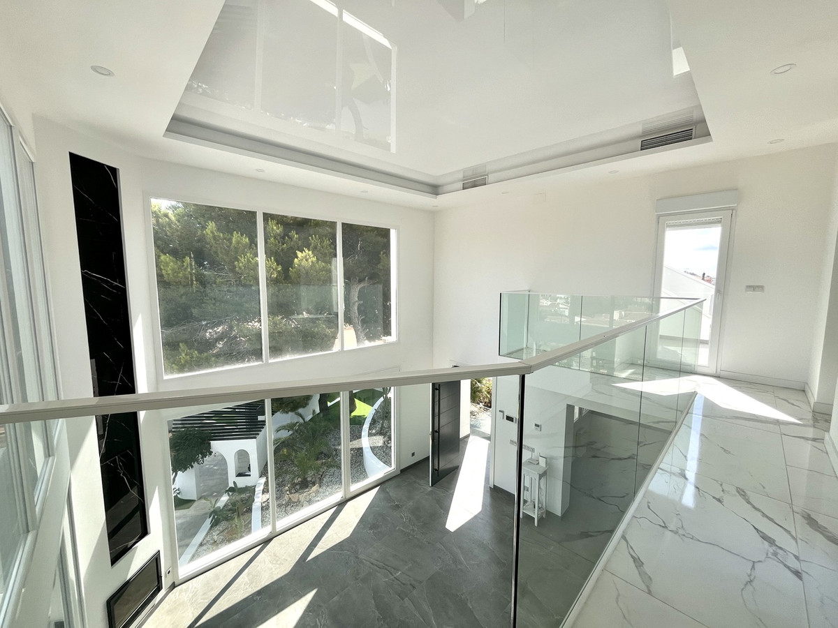 For sale - 6 Bedroom 4 Bathroom House - Detached Villa in Orihuela - Los Balcones  - Alicante