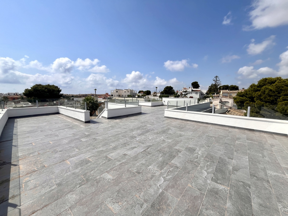 For sale - 6 Bedroom 4 Bathroom House - Detached Villa in Orihuela - Los Balcones  - Alicante