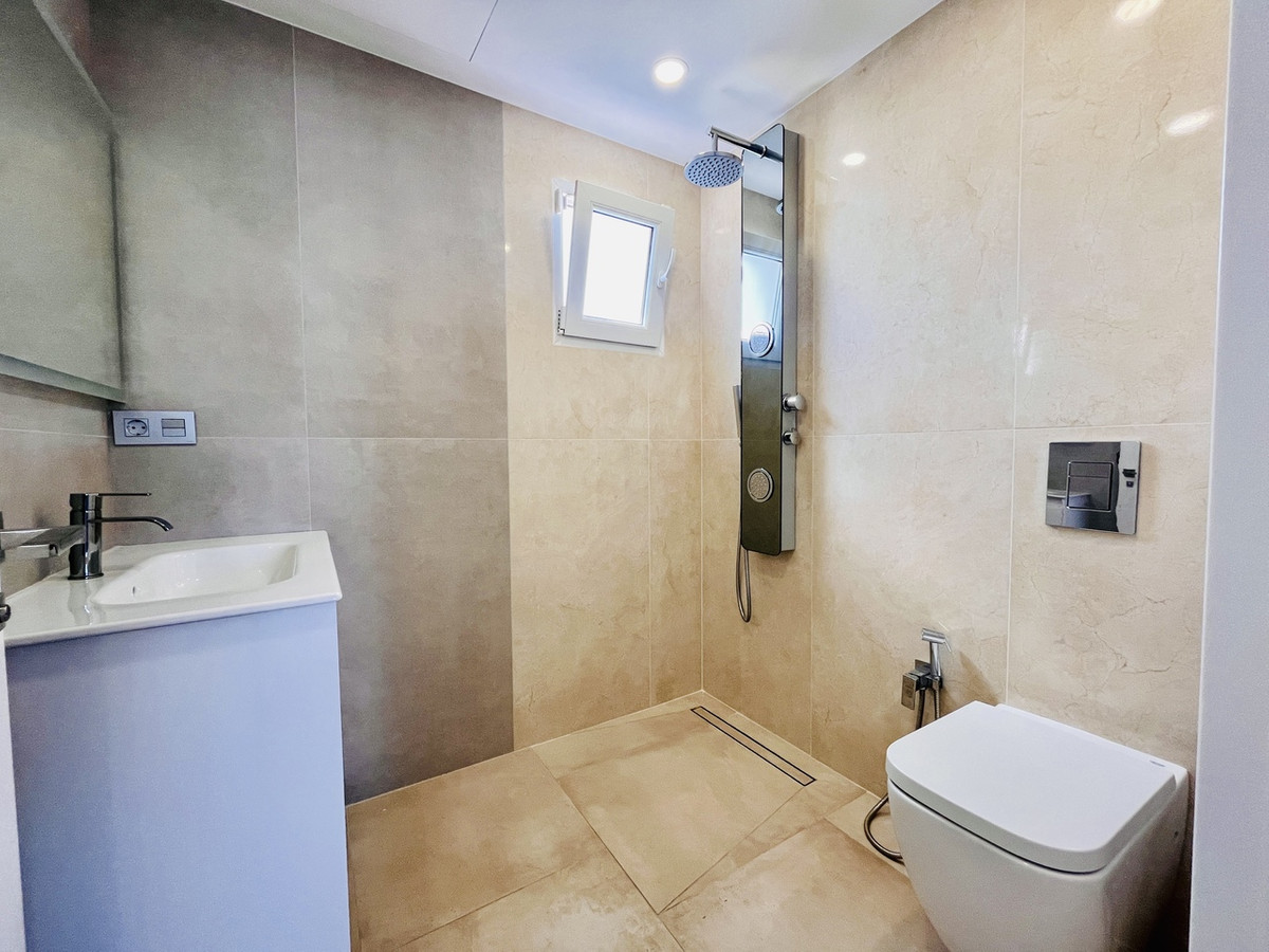 For sale - 6 Bedroom 4 Bathroom House - Detached Villa in Orihuela - Los Balcones  - Alicante