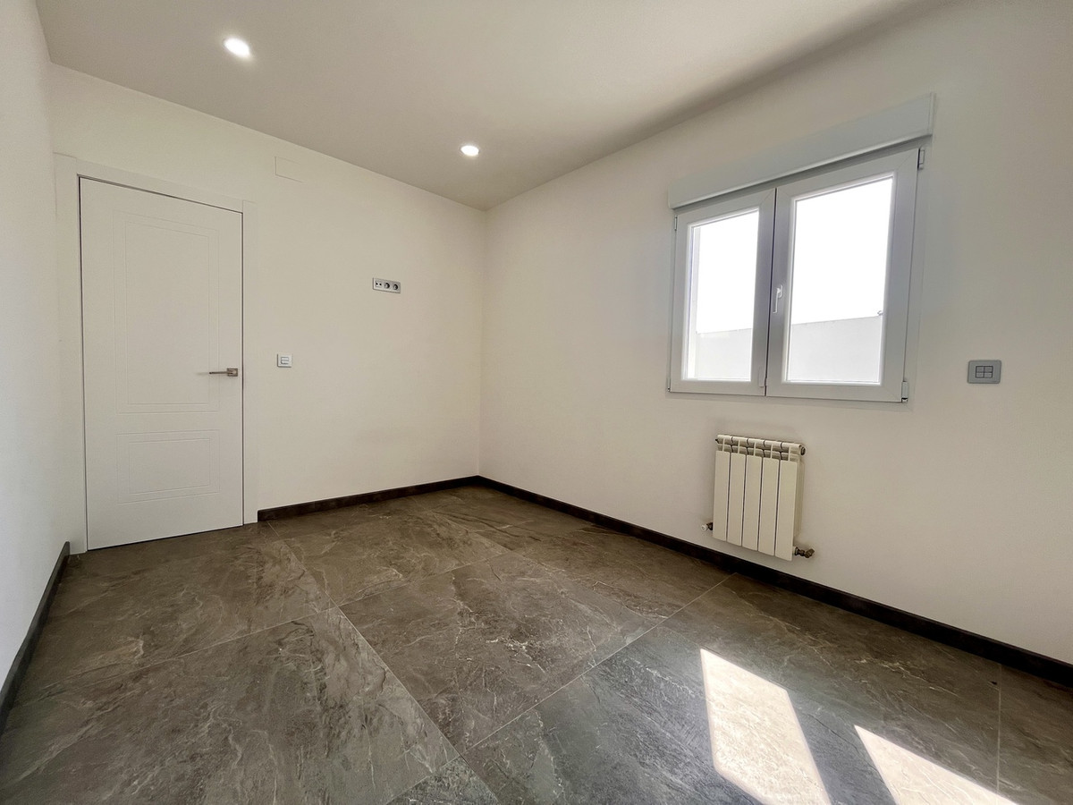 For sale - 6 Bedroom 4 Bathroom House - Detached Villa in Orihuela - Los Balcones  - Alicante