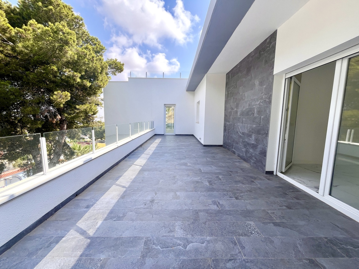 For sale - 6 Bedroom 4 Bathroom House - Detached Villa in Orihuela - Los Balcones  - Alicante