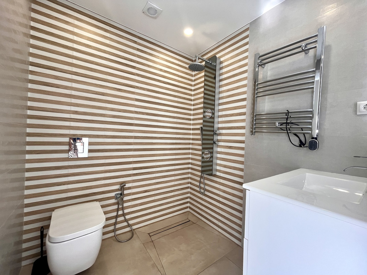 For sale - 6 Bedroom 4 Bathroom House - Detached Villa in Orihuela - Los Balcones  - Alicante