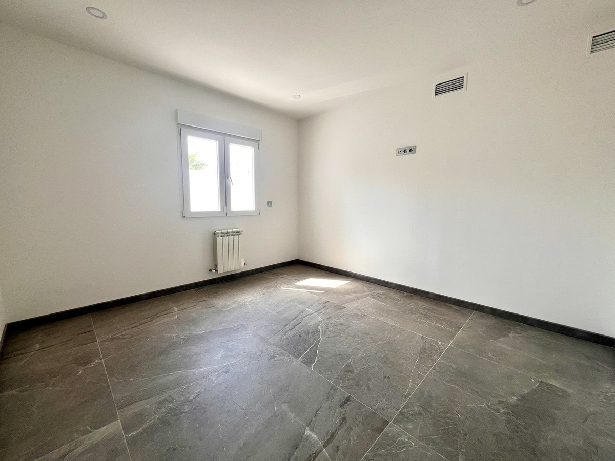 For sale - 6 Bedroom 4 Bathroom House - Detached Villa in Orihuela - Los Balcones  - Alicante