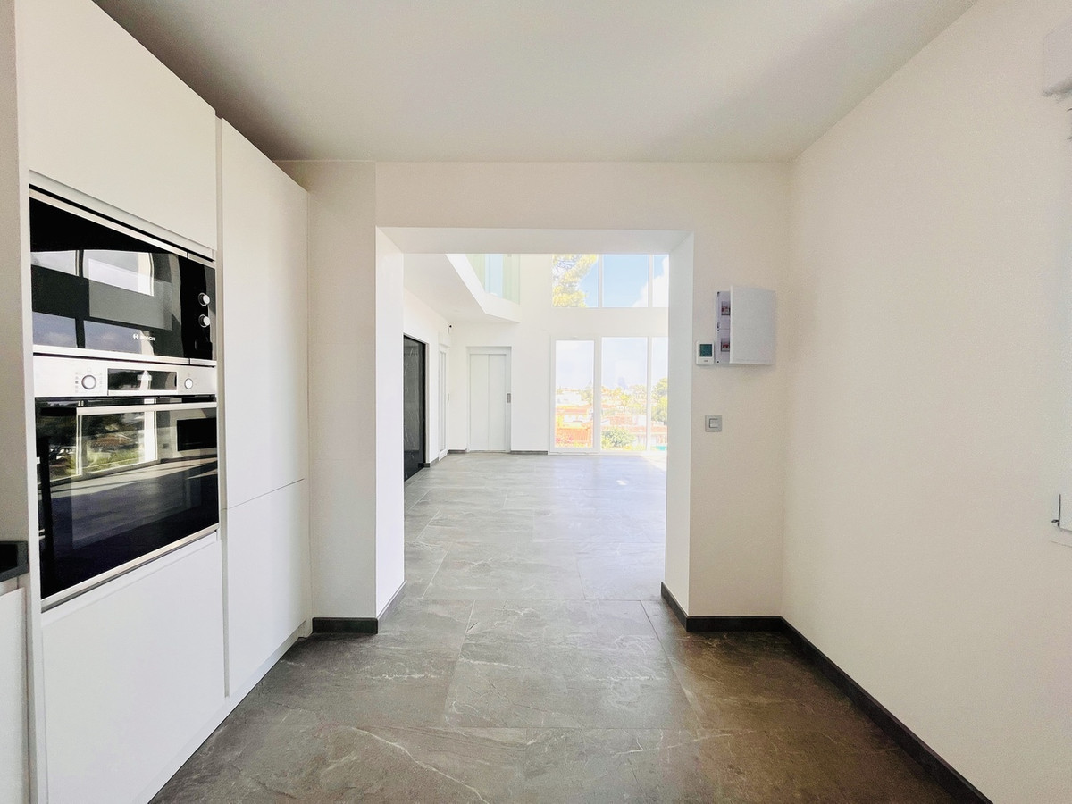 For sale - 6 Bedroom 4 Bathroom House - Detached Villa in Orihuela - Los Balcones  - Alicante