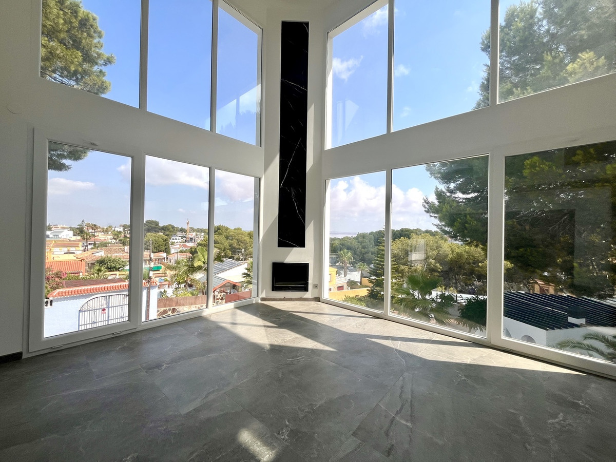For sale - 6 Bedroom 4 Bathroom House - Detached Villa in Orihuela - Los Balcones  - Alicante