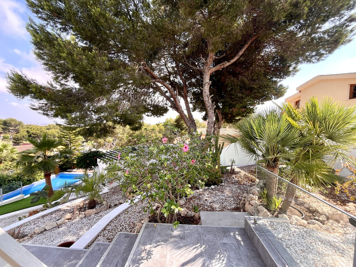 For sale - 6 Bedroom 4 Bathroom House - Detached Villa in Orihuela - Los Balcones  - Alicante
