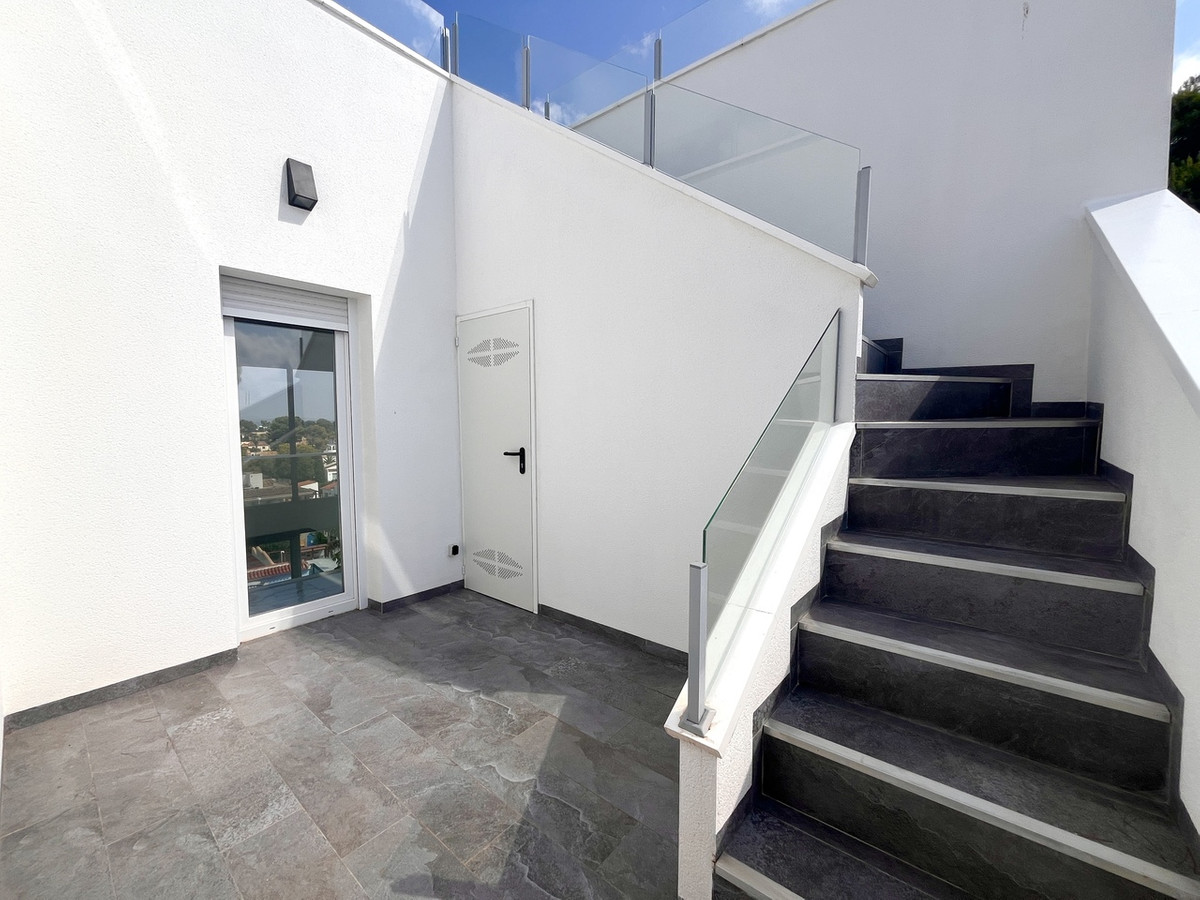 For sale - 6 Bedroom 4 Bathroom House - Detached Villa in Orihuela - Los Balcones  - Alicante