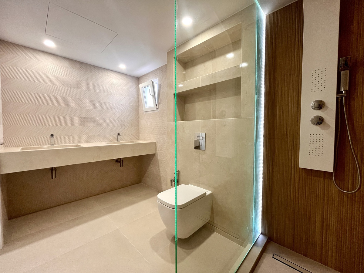 For sale - 6 Bedroom 4 Bathroom House - Detached Villa in Orihuela - Los Balcones  - Alicante