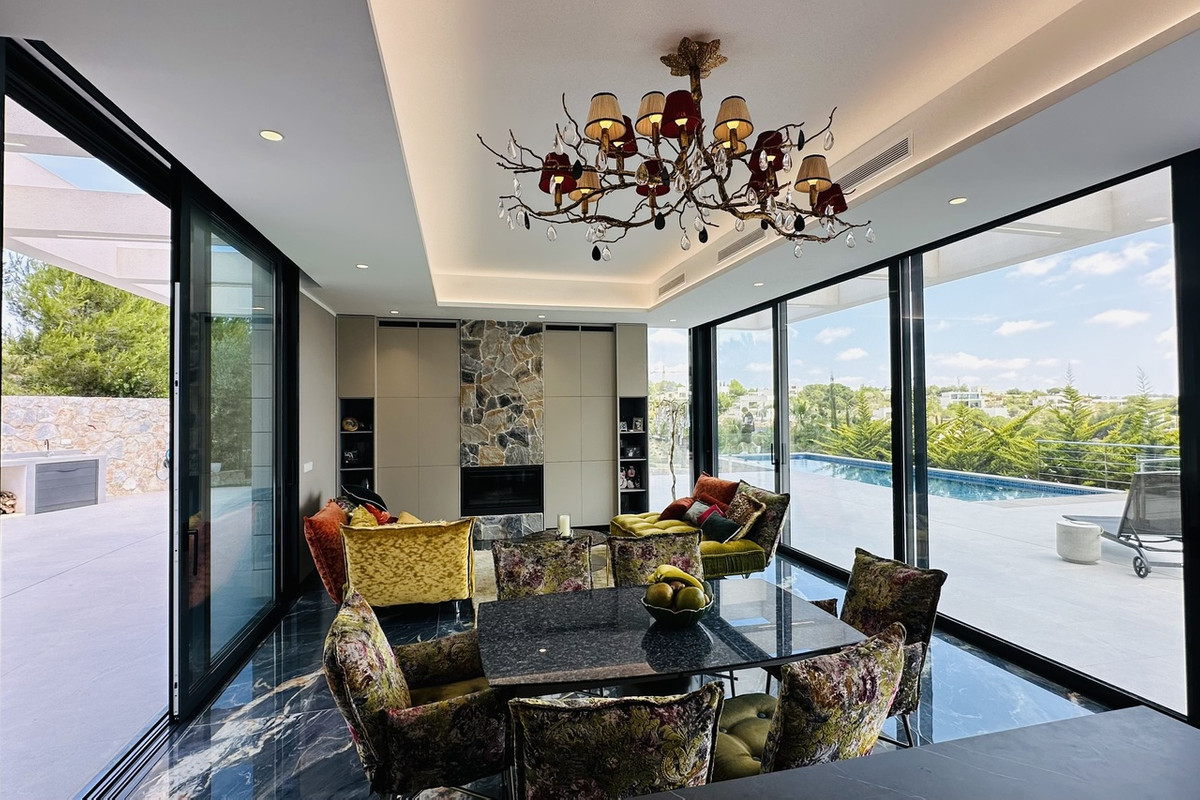 For sale - 6 Bedroom 4 Bathroom House - Detached Villa in Orihuela - Las Colinas Golf  - Alicante