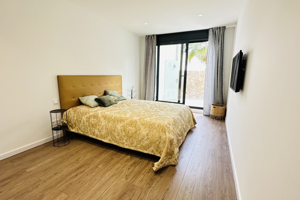 For sale - 6 Bedroom 4 Bathroom House - Detached Villa in Orihuela - Las Colinas Golf  - Alicante