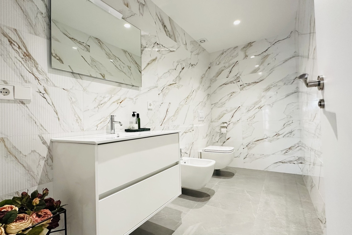 For sale - 6 Bedroom 4 Bathroom House - Detached Villa in Orihuela - Las Colinas Golf  - Alicante