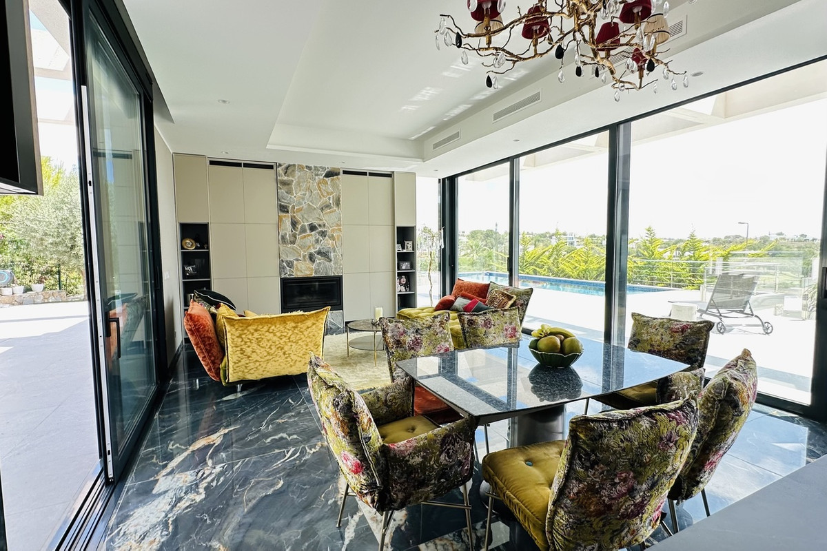 For sale - 6 Bedroom 4 Bathroom House - Detached Villa in Orihuela - Las Colinas Golf  - Alicante