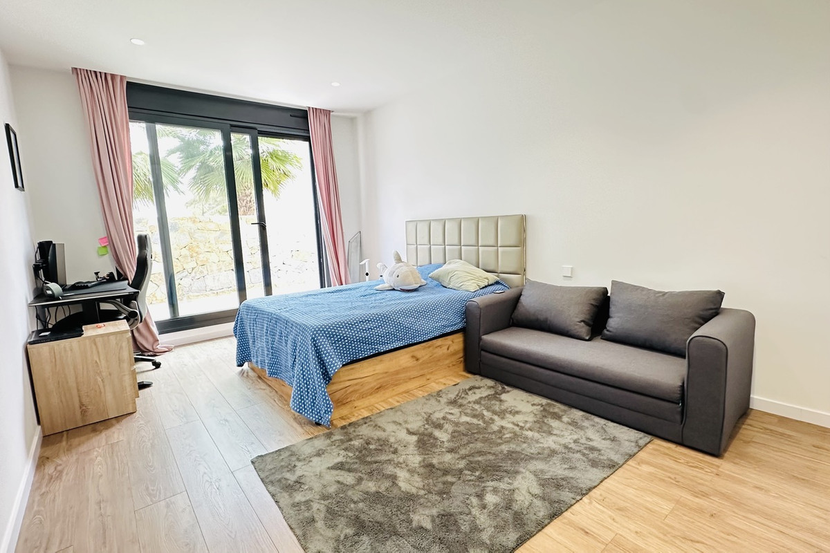 For sale - 6 Bedroom 4 Bathroom House - Detached Villa in Orihuela - Las Colinas Golf  - Alicante