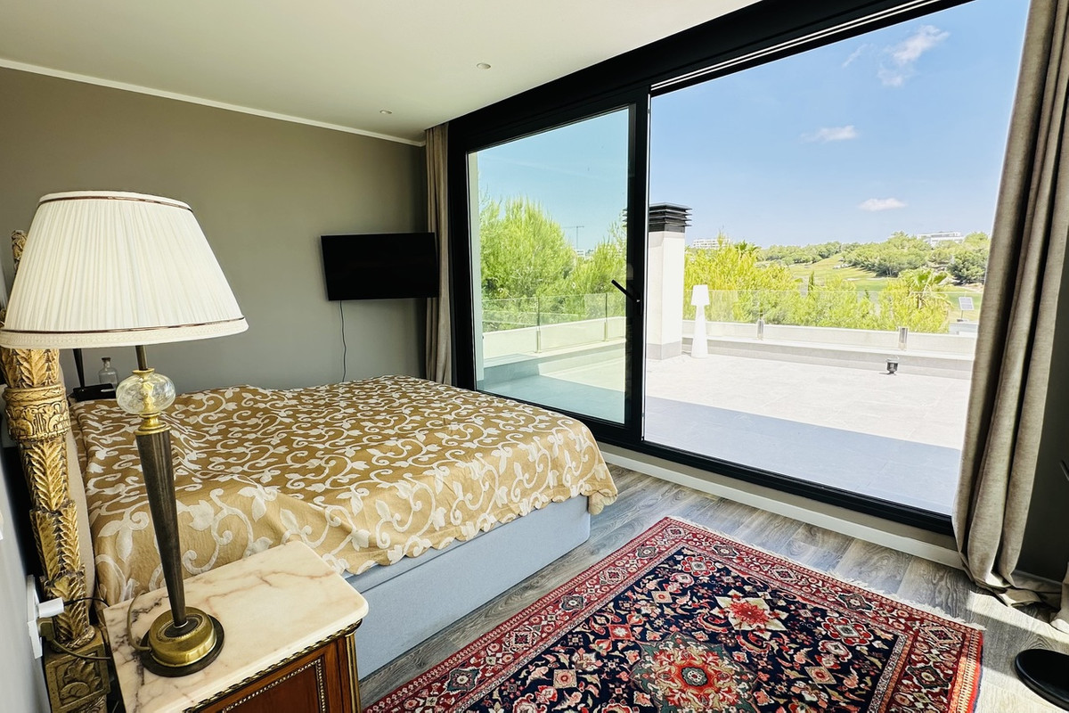 For sale - 6 Bedroom 4 Bathroom House - Detached Villa in Orihuela - Las Colinas Golf  - Alicante