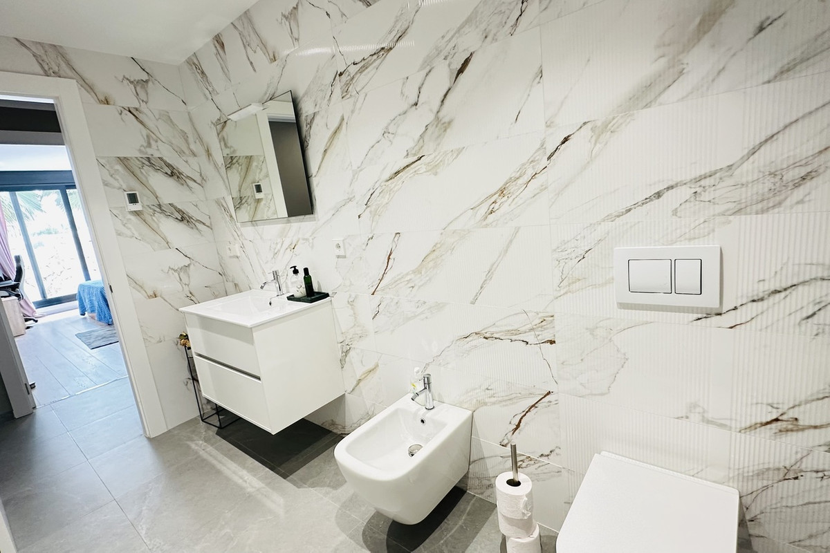 For sale - 6 Bedroom 4 Bathroom House - Detached Villa in Orihuela - Las Colinas Golf  - Alicante