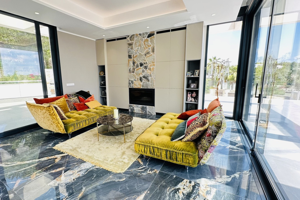 For sale - 6 Bedroom 4 Bathroom House - Detached Villa in Orihuela - Las Colinas Golf  - Alicante