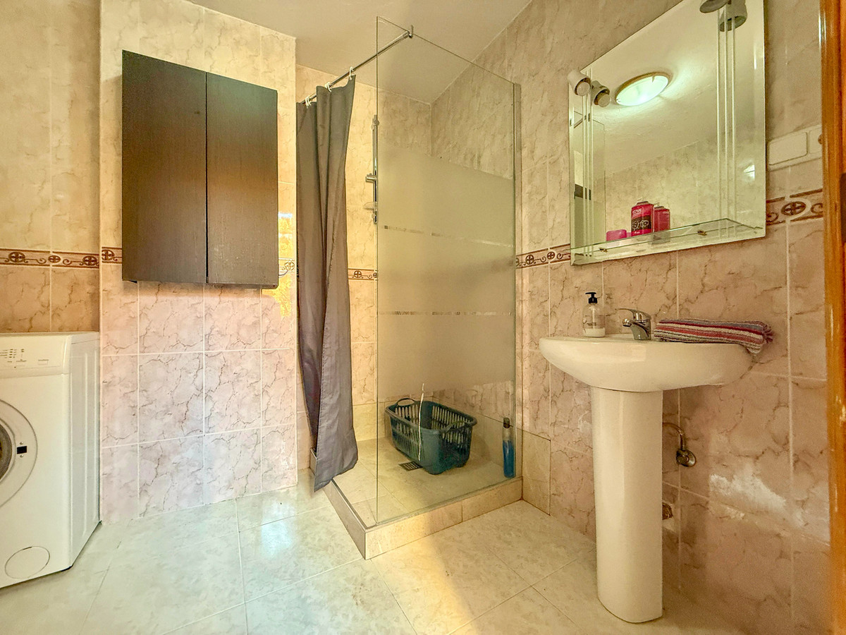For sale - 5 Bedroom 3 Bathroom Apartment - Ground Floor Apartment in San Miguel de Salinas - San Miguel de Salinas Centro  - Alicante