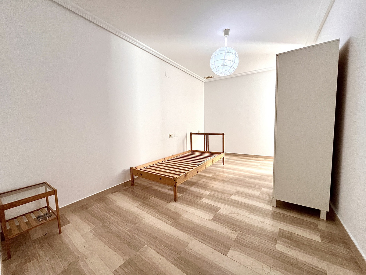 For sale - 4 Bedroom 2 Bathroom Apartment - Middle Floor Apartment in Santa Pola - Santa Pola Centro  - Alicante