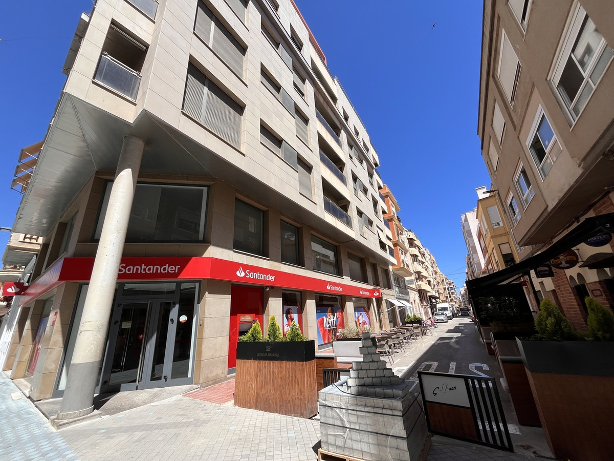 For sale - 4 Bedroom 2 Bathroom Apartment - Middle Floor Apartment in Santa Pola - Santa Pola Centro  - Alicante