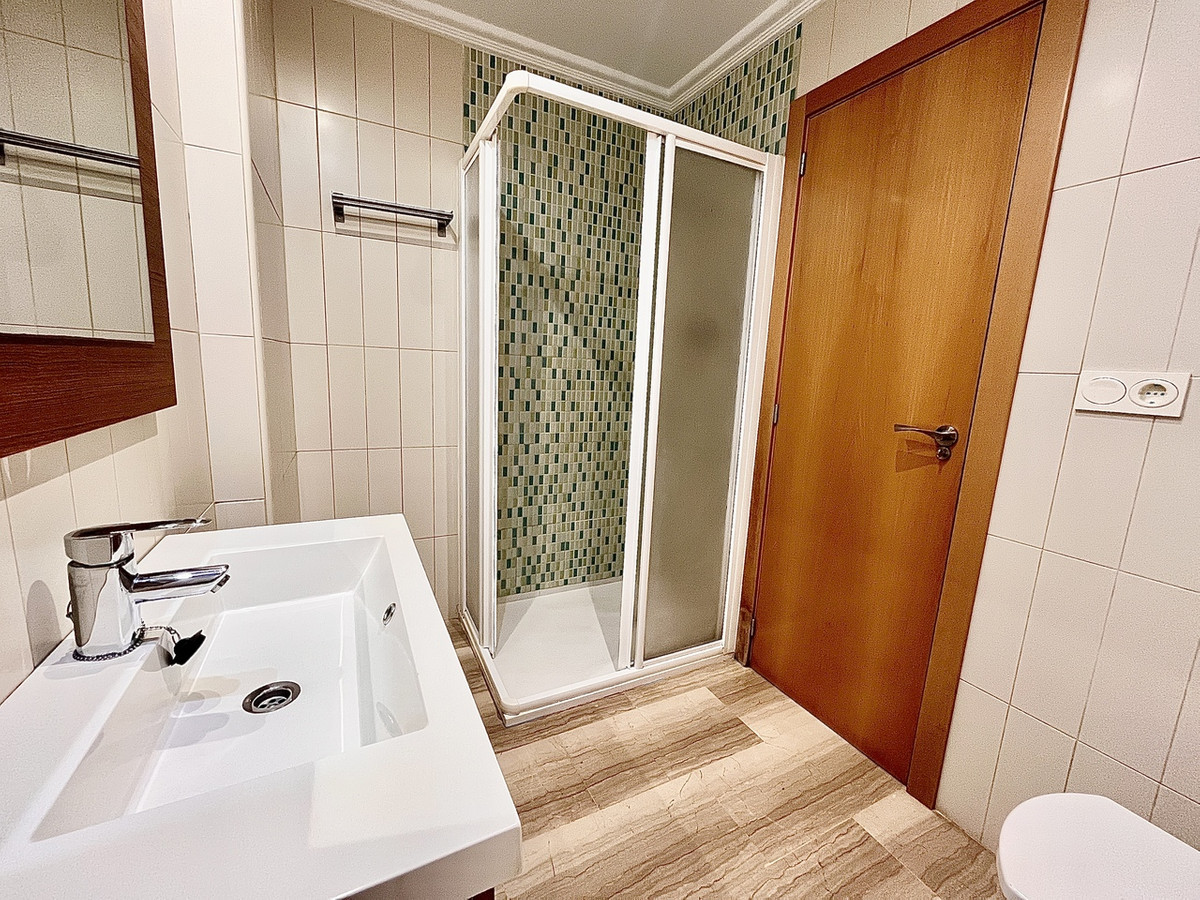 For sale - 4 Bedroom 2 Bathroom Apartment - Middle Floor Apartment in Santa Pola - Santa Pola Centro  - Alicante