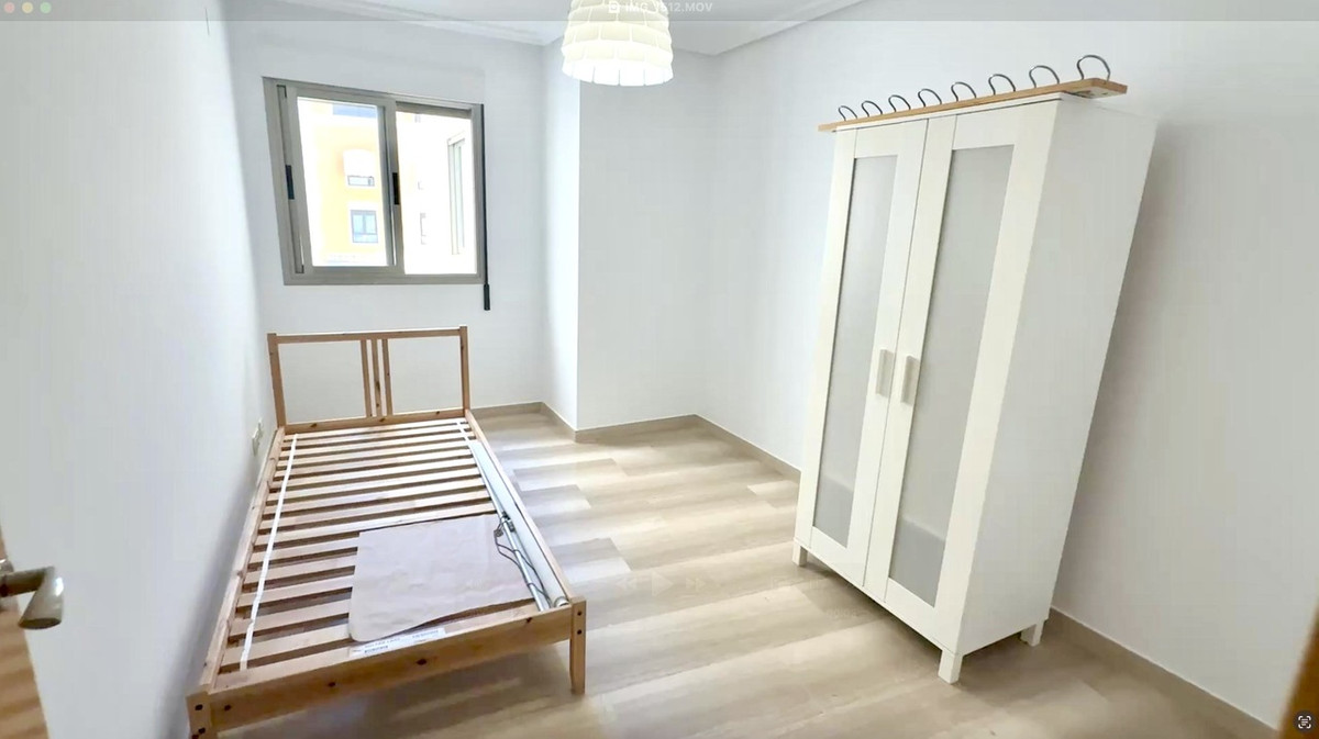 For sale - 4 Bedroom 2 Bathroom Apartment - Middle Floor Apartment in Santa Pola - Santa Pola Centro  - Alicante