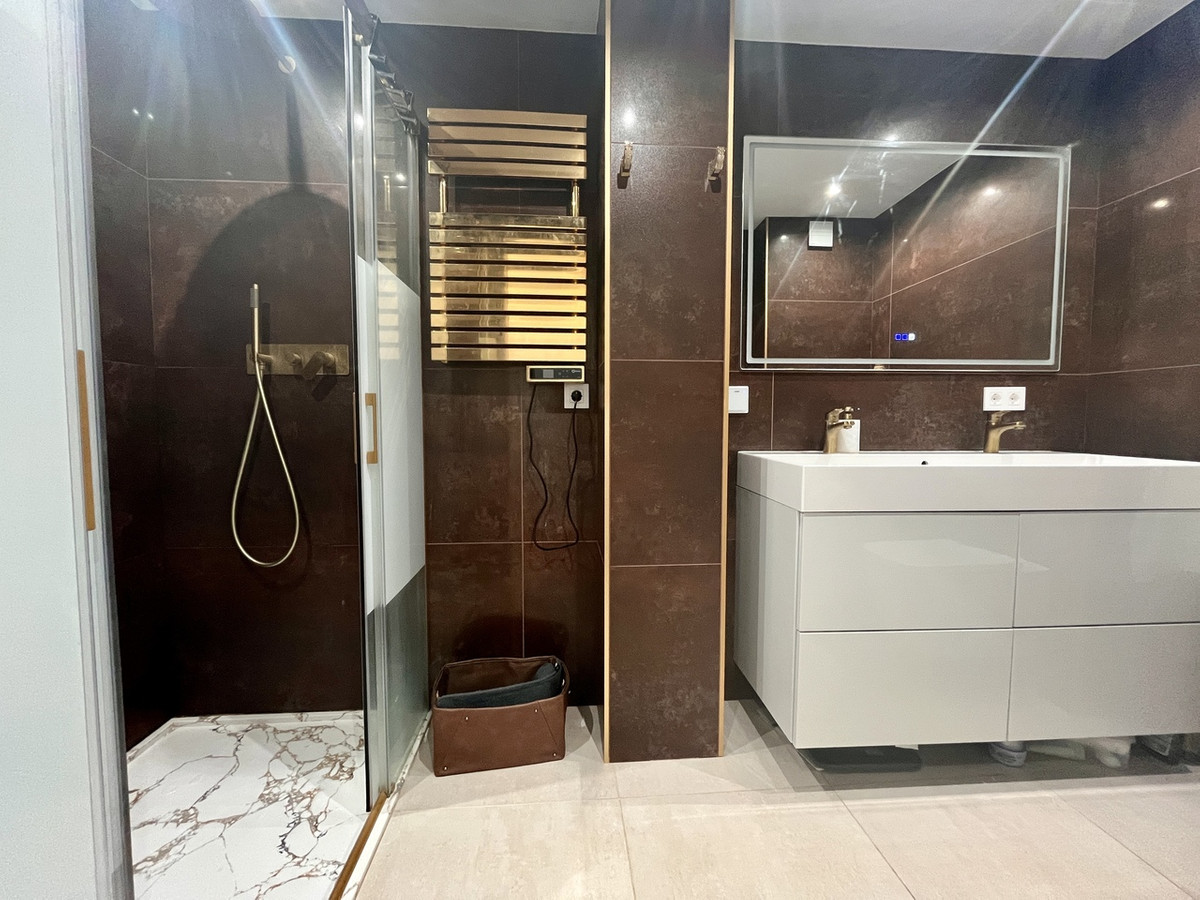 For sale - 3 Bedroom 1 Bathroom Apartment - Middle Floor Apartment in Torrevieja - Torrevieja Centro  - Alicante