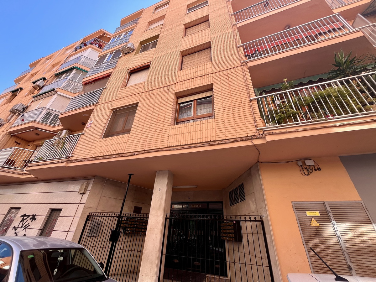 For sale - 3 Bedroom 1 Bathroom Apartment - Middle Floor Apartment in Torrevieja - Torrevieja Centro  - Alicante