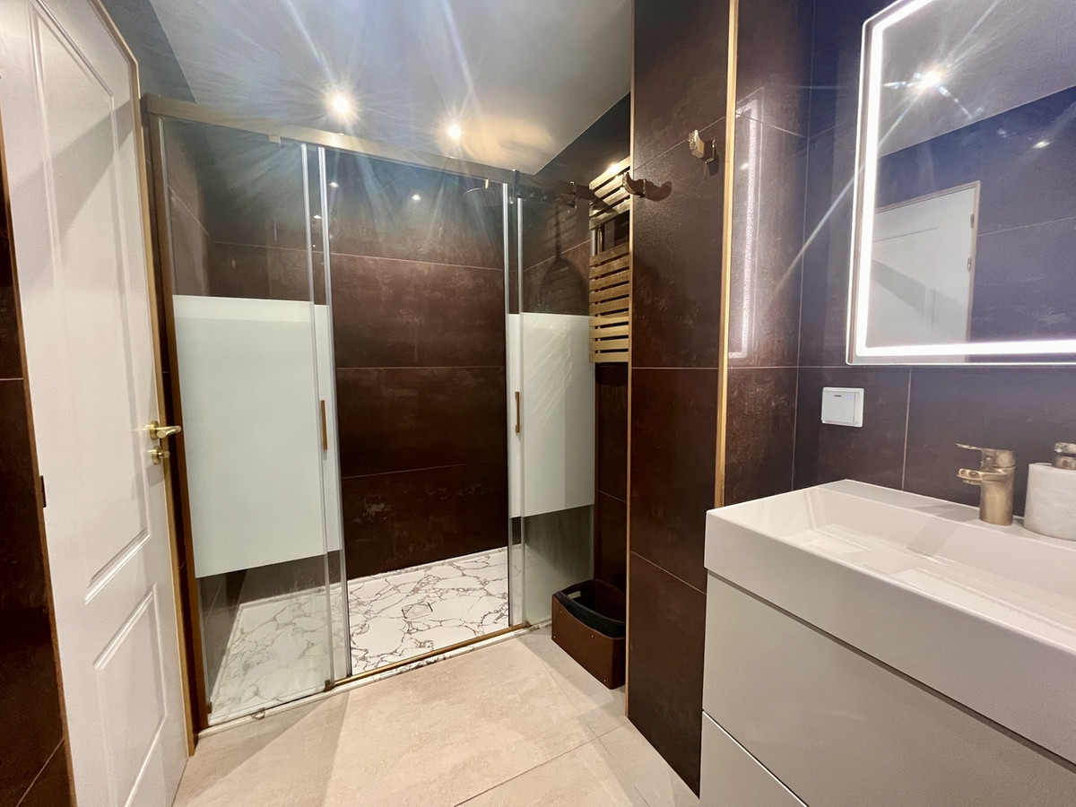 For sale - 3 Bedroom 1 Bathroom Apartment - Middle Floor Apartment in Torrevieja - Torrevieja Centro  - Alicante
