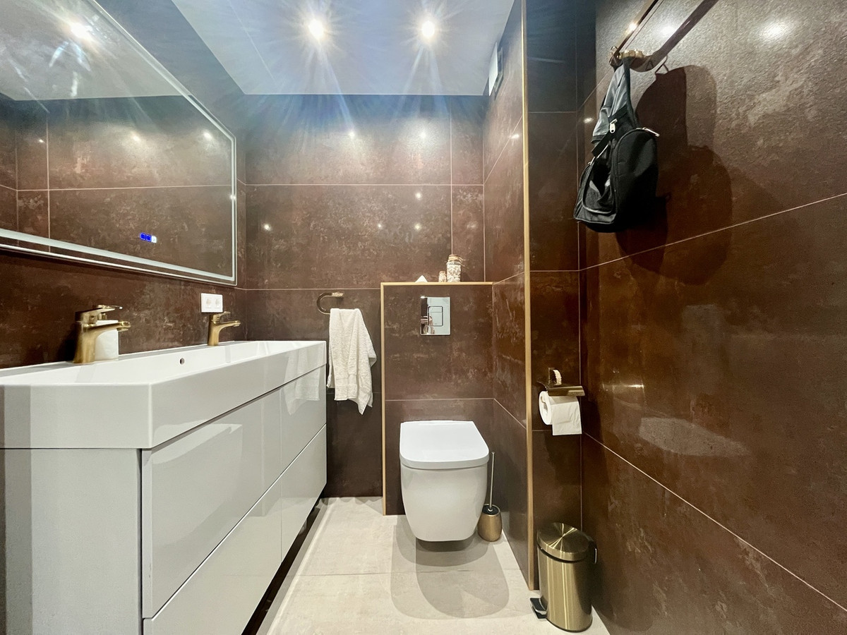 For sale - 3 Bedroom 1 Bathroom Apartment - Middle Floor Apartment in Torrevieja - Torrevieja Centro  - Alicante