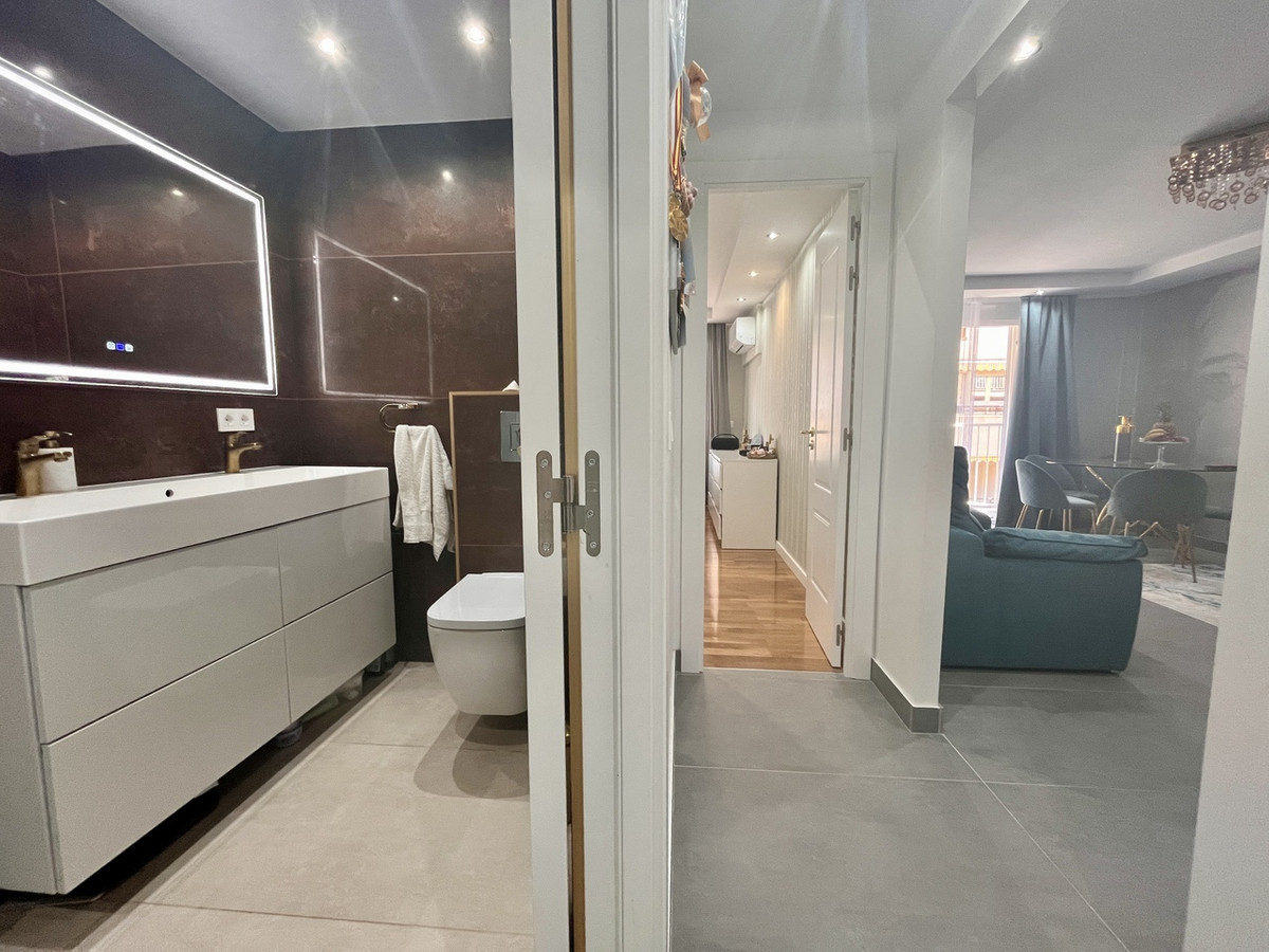 For sale - 3 Bedroom 1 Bathroom Apartment - Middle Floor Apartment in Torrevieja - Torrevieja Centro  - Alicante