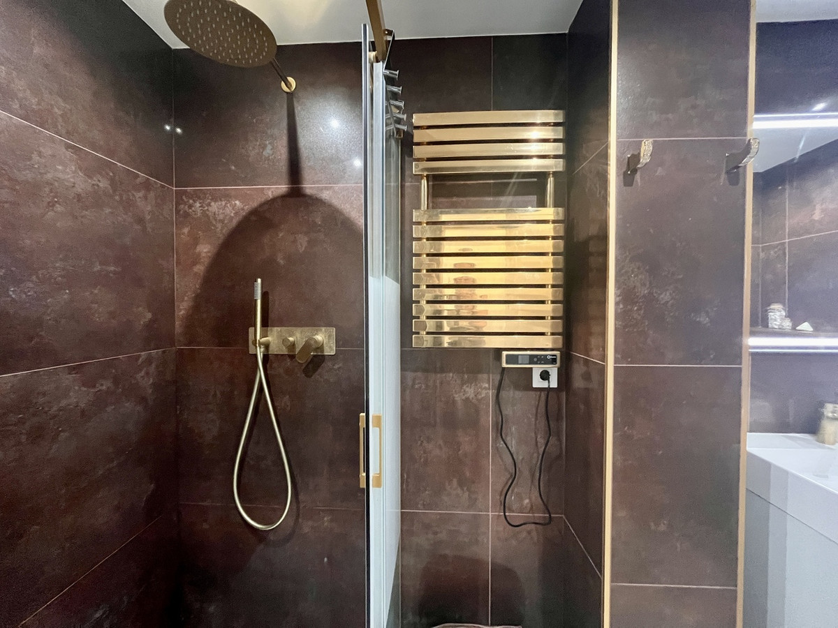 For sale - 3 Bedroom 1 Bathroom Apartment - Middle Floor Apartment in Torrevieja - Torrevieja Centro  - Alicante