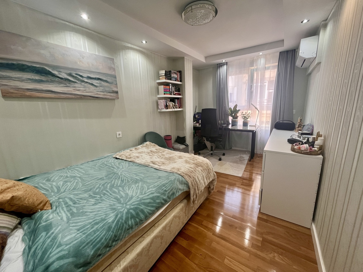 For sale - 3 Bedroom 1 Bathroom Apartment - Middle Floor Apartment in Torrevieja - Torrevieja Centro  - Alicante