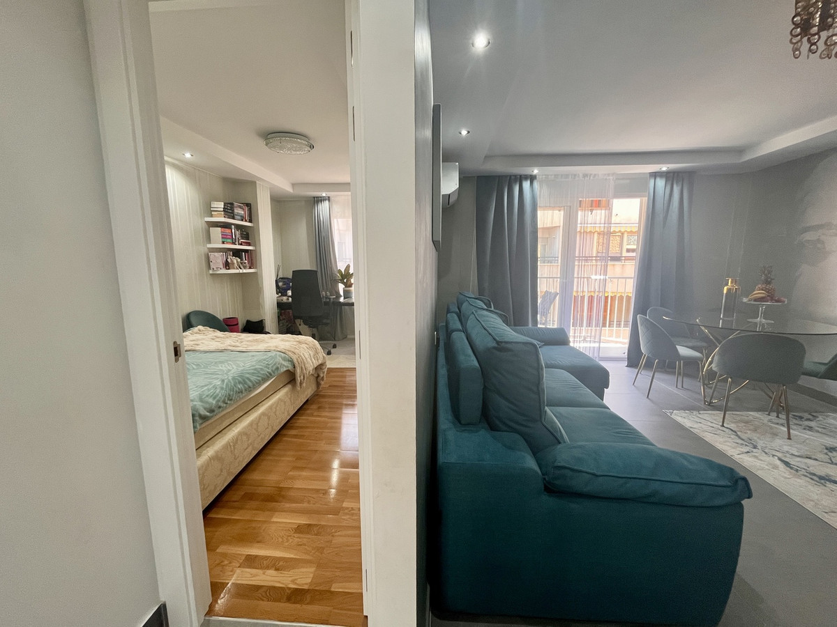 For sale - 3 Bedroom 1 Bathroom Apartment - Middle Floor Apartment in Torrevieja - Torrevieja Centro  - Alicante
